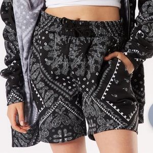 NWT paisley print biker short